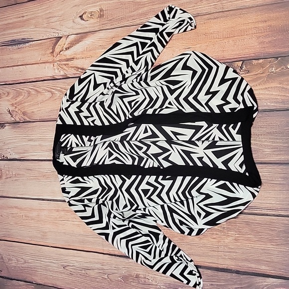 Kardashian kollection shawl - Picture 3 of 6